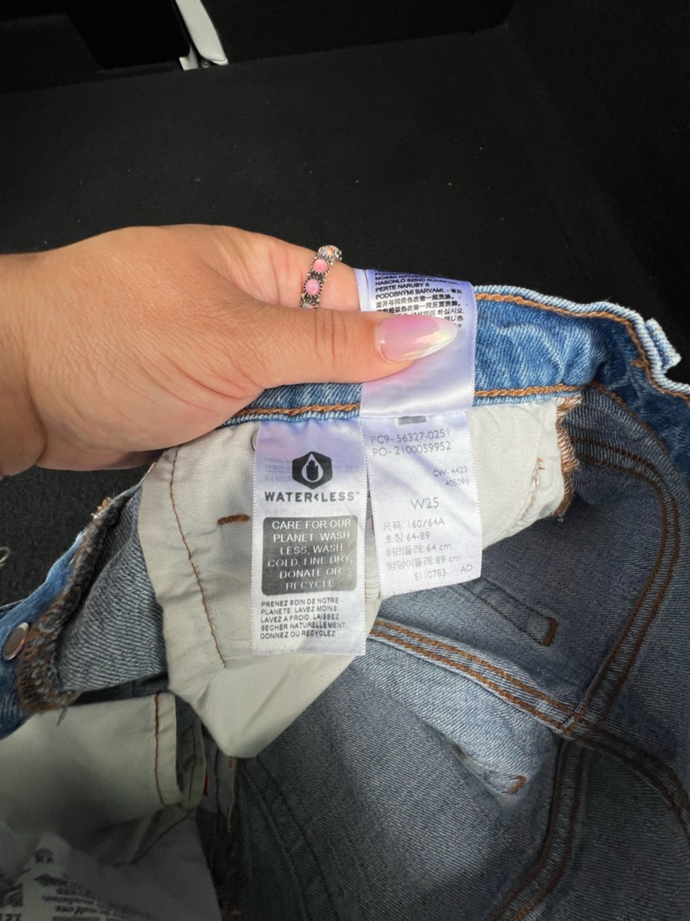 Levis 501 Women’s Medium Wash Denim Shorts - Picture 4 of 5